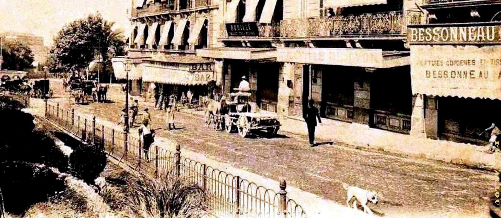 2881- Oran - Place d'Armes - Cotr Est2 - 1910.jpg